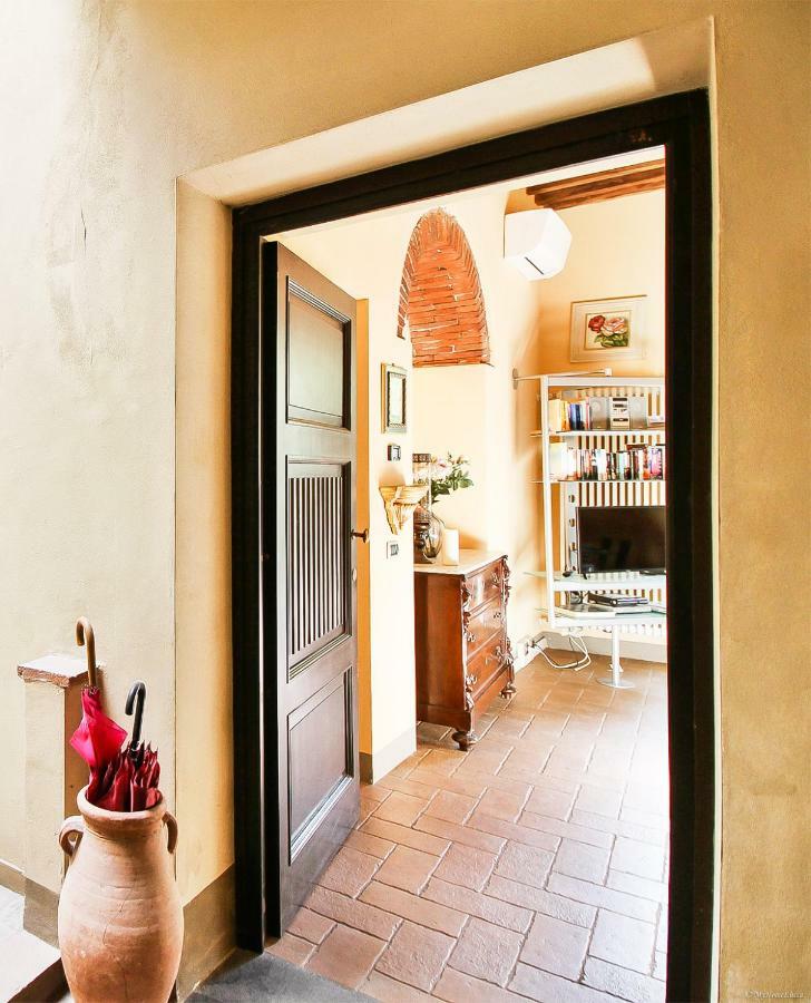 לוקה Apartment Guinigi With Private Courtyard מראה חיצוני תמונה