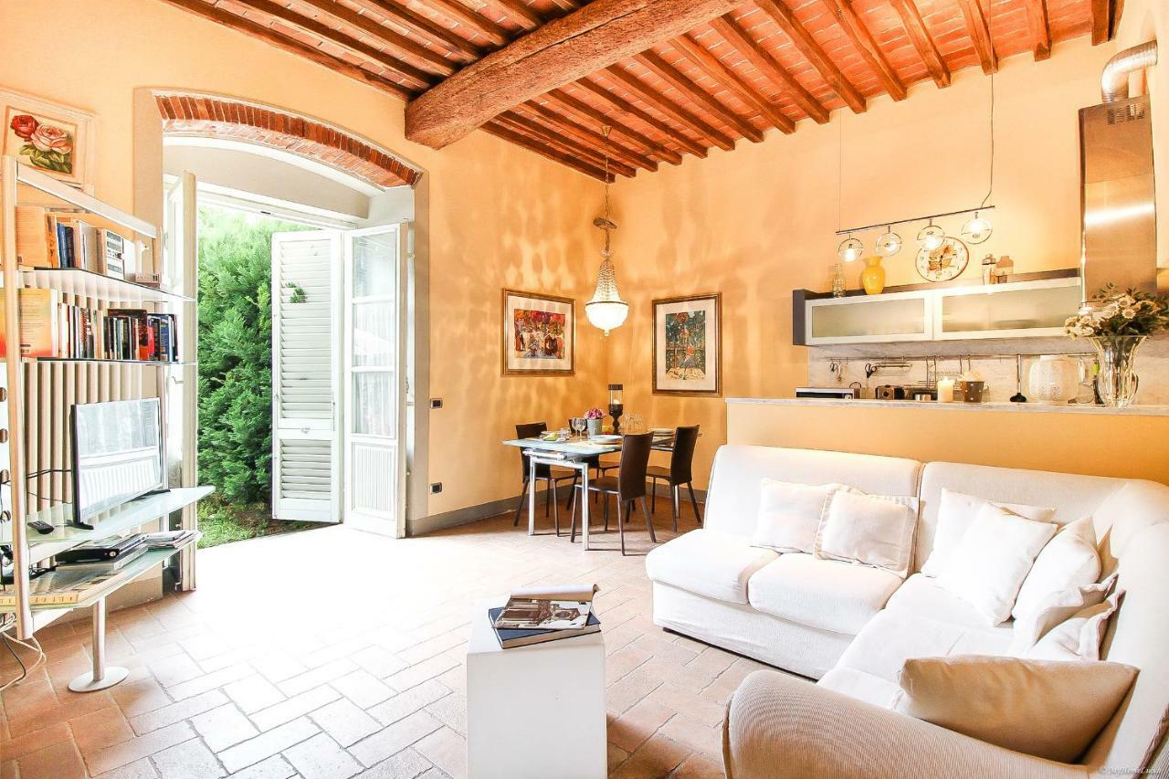 לוקה Apartment Guinigi With Private Courtyard מראה חיצוני תמונה