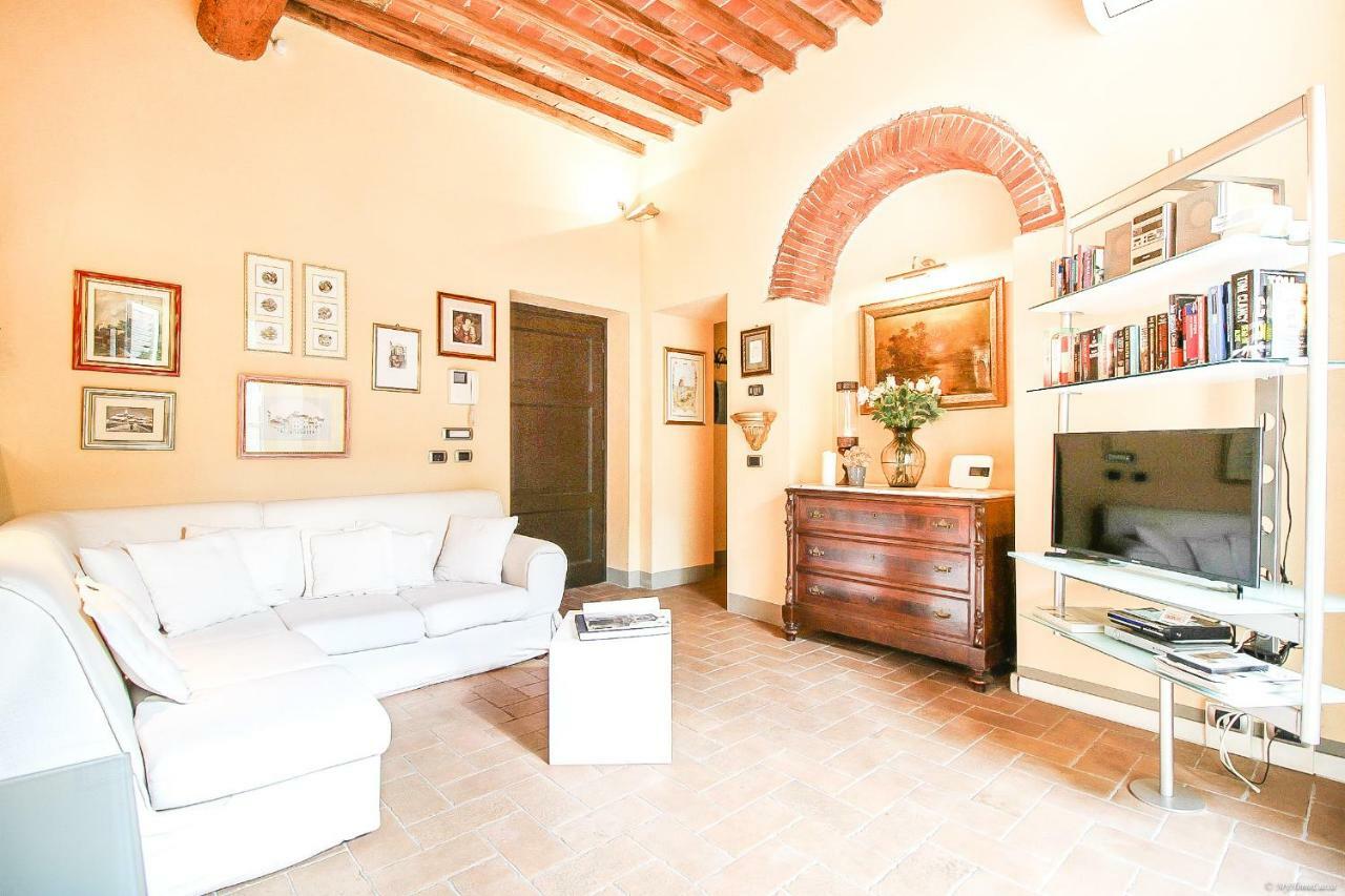 לוקה Apartment Guinigi With Private Courtyard מראה חיצוני תמונה